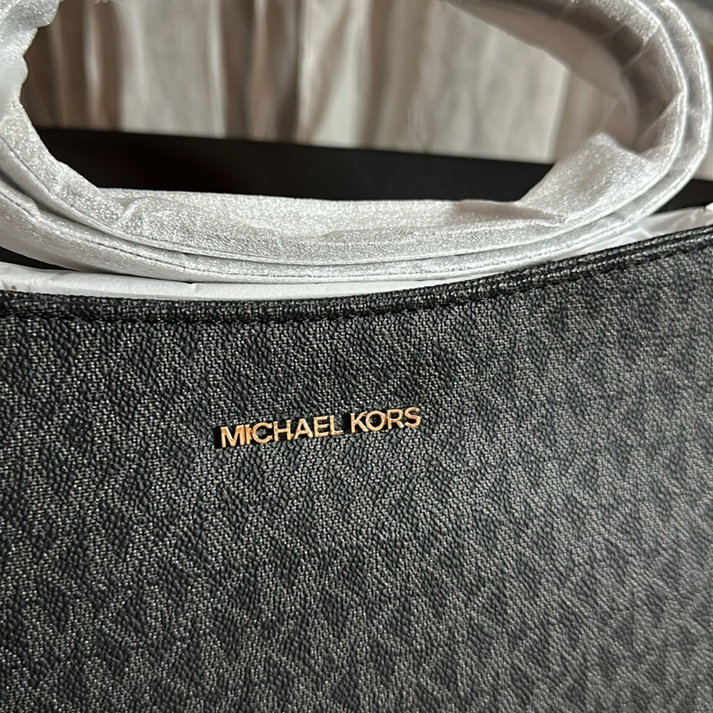 Michael Kors Jet Set Large Signature Messenger Crossbody Bag (Black Signature) - Picture 3 of 8